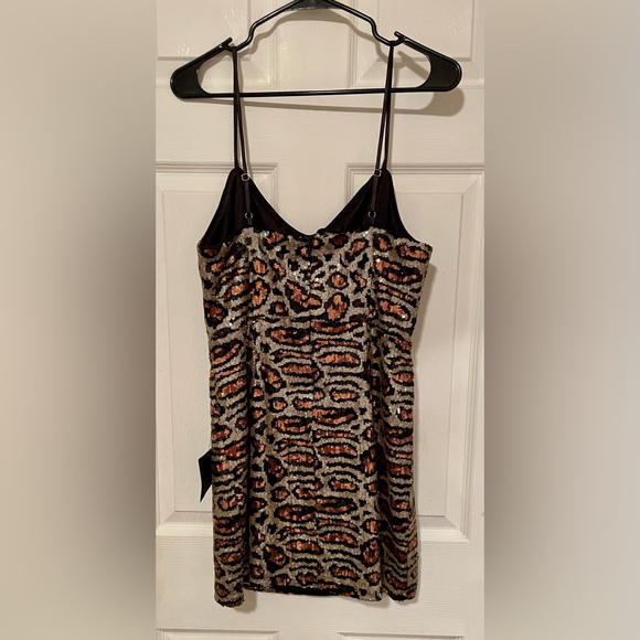 prowling to wow , NWT , size large - Picture 6 of 6
